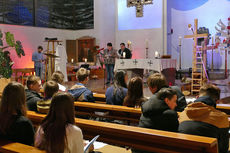 Firmvorbereitung mit Tauferinnerungsgottesdienst in St. Maria, Wolfhagen (Foto: Karl-Franz Thiede)